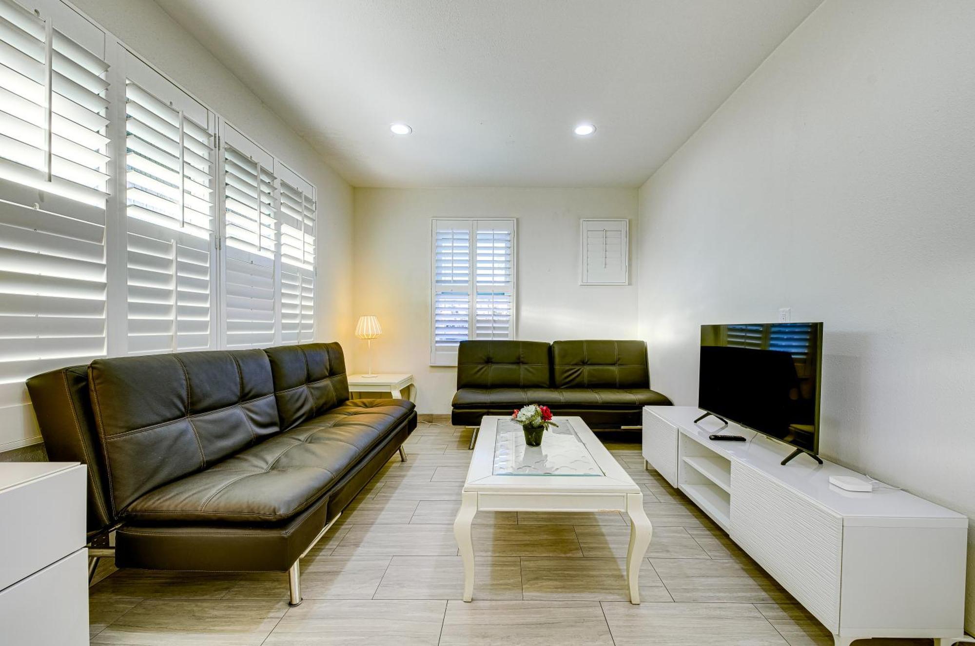 Stylish Modern Home, Ac, Parking & Near Fwys Santa Ana Zewnętrze zdjęcie